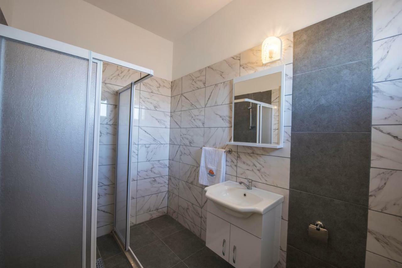 Deniz Airport Suites Nicosia Kültér fotó