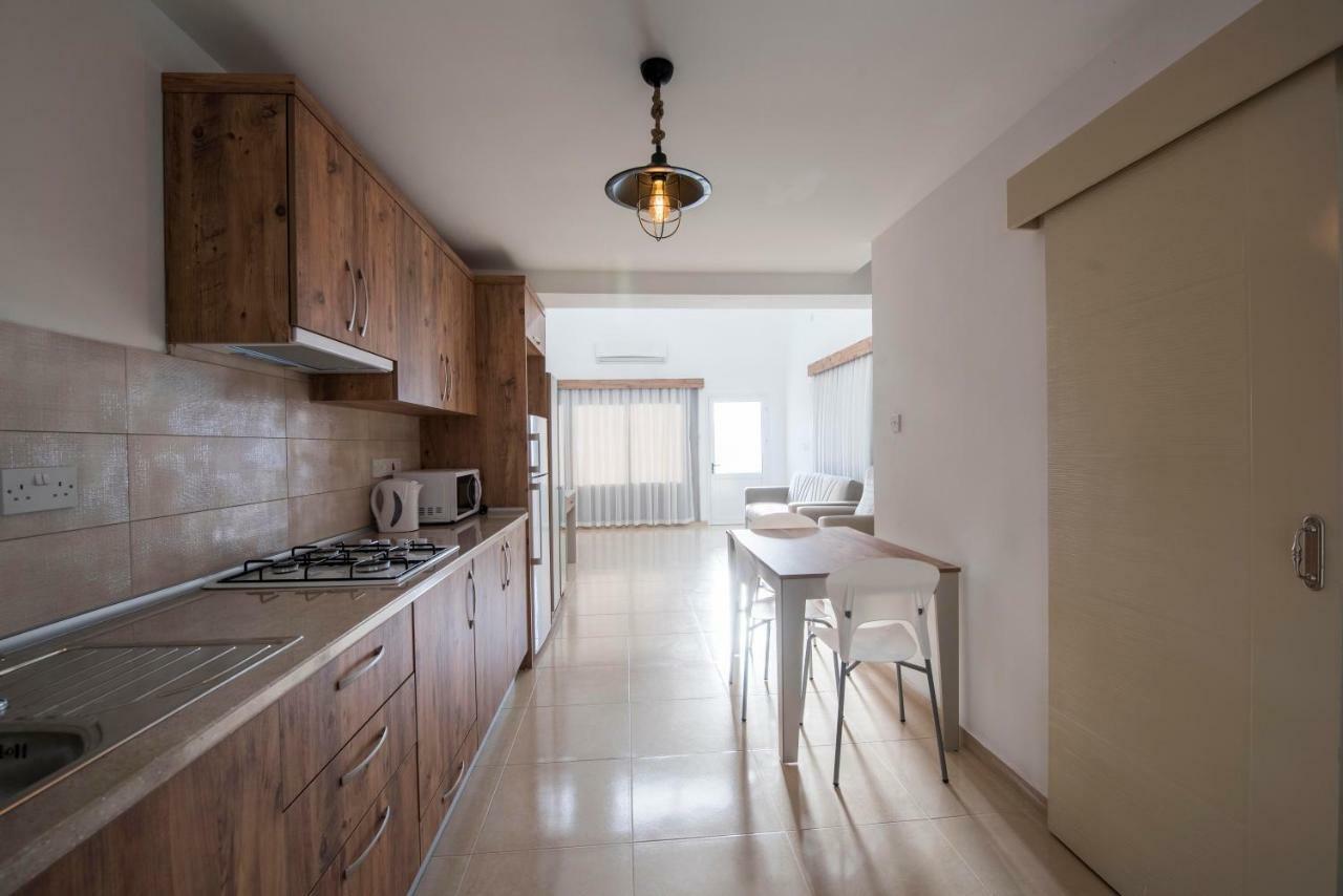 Deniz Airport Suites Nicosia Kültér fotó