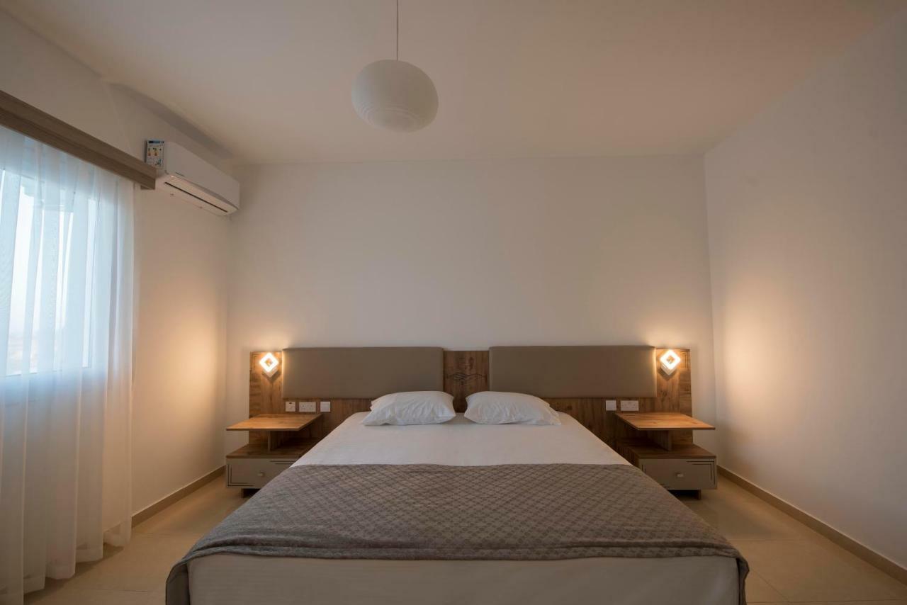 Deniz Airport Suites Nicosia Kültér fotó
