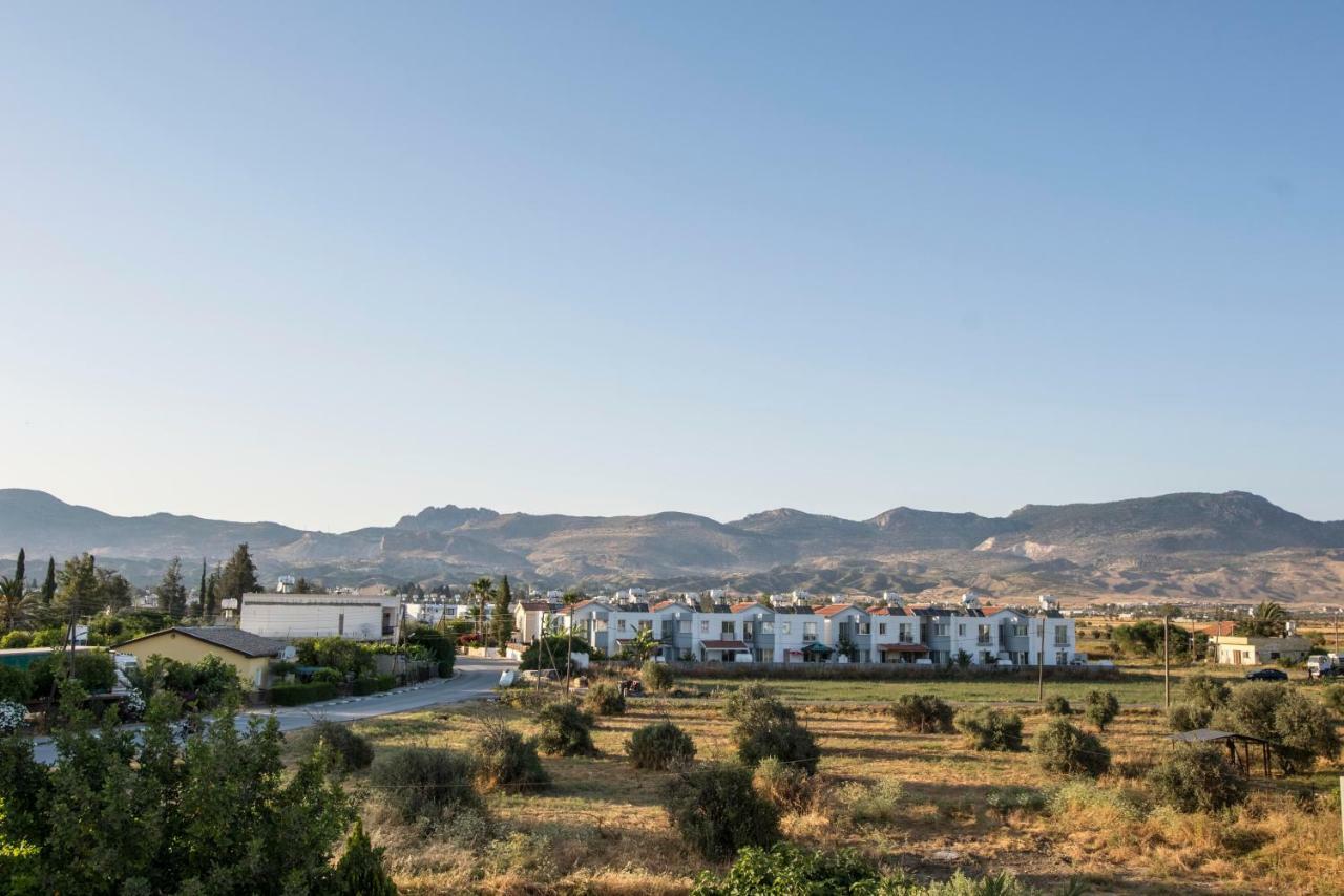 Deniz Airport Suites Nicosia Kültér fotó