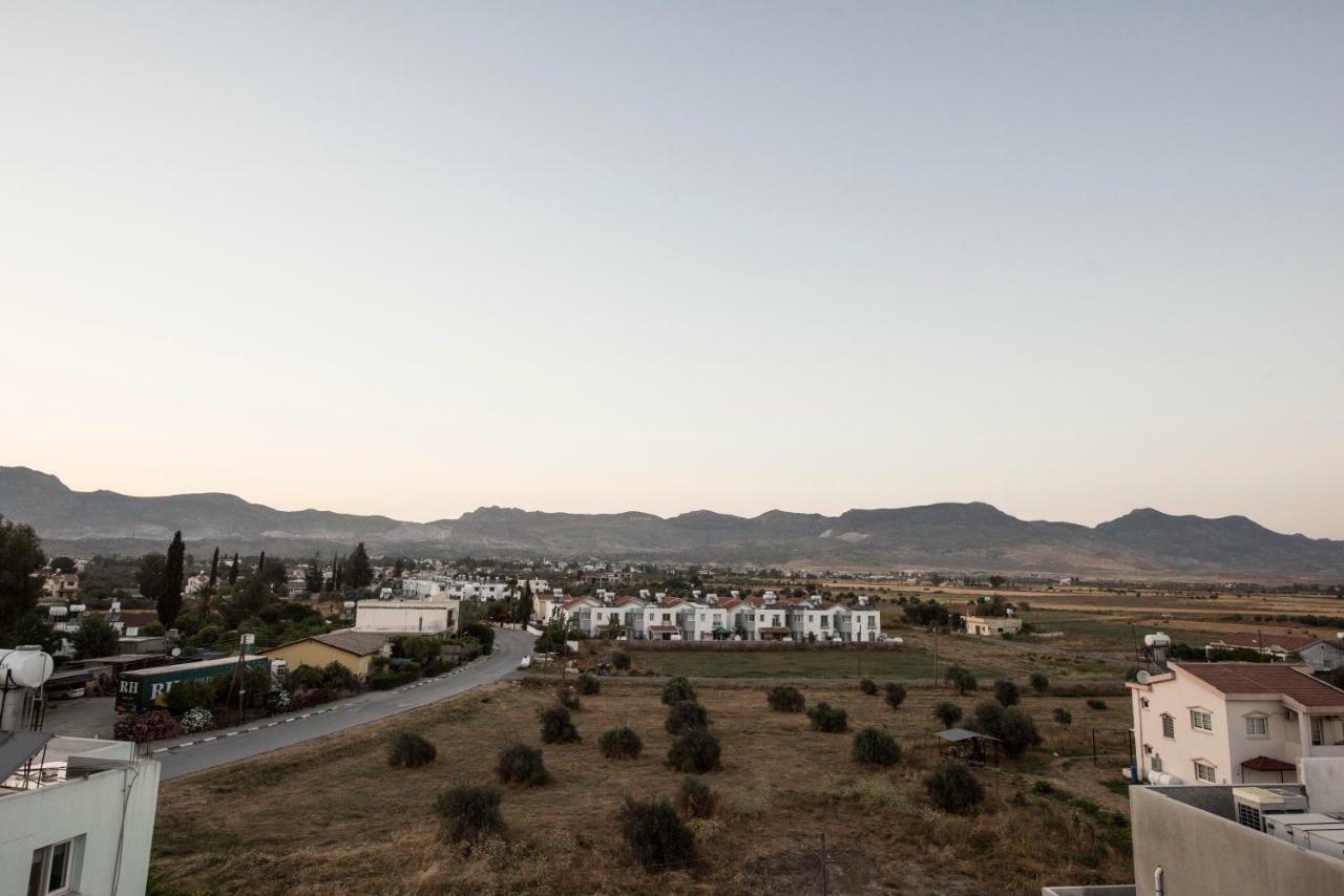 Deniz Airport Suites Nicosia Kültér fotó