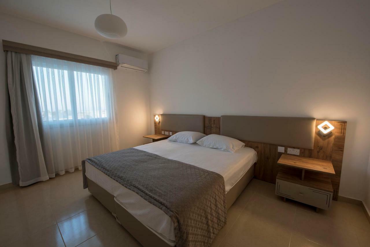 Deniz Airport Suites Nicosia Kültér fotó