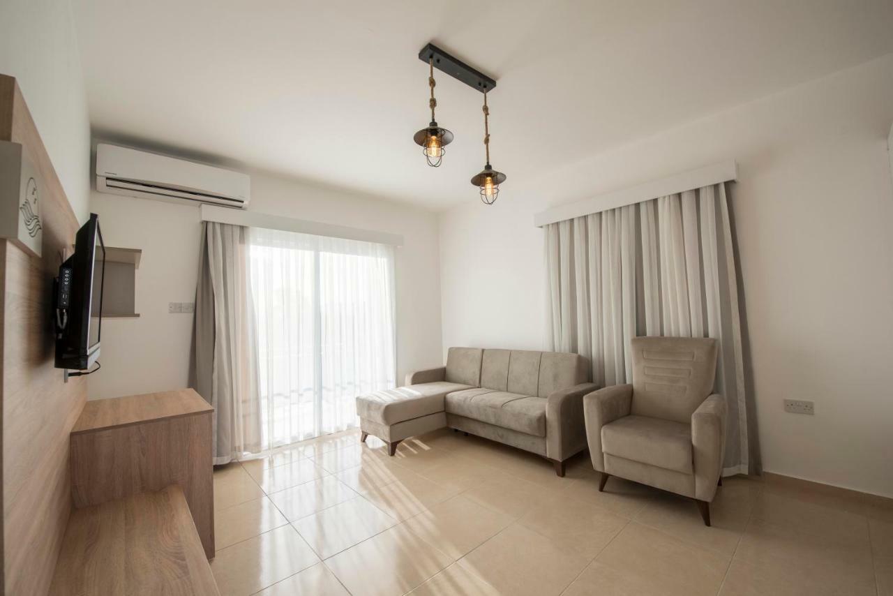 Deniz Airport Suites Nicosia Kültér fotó