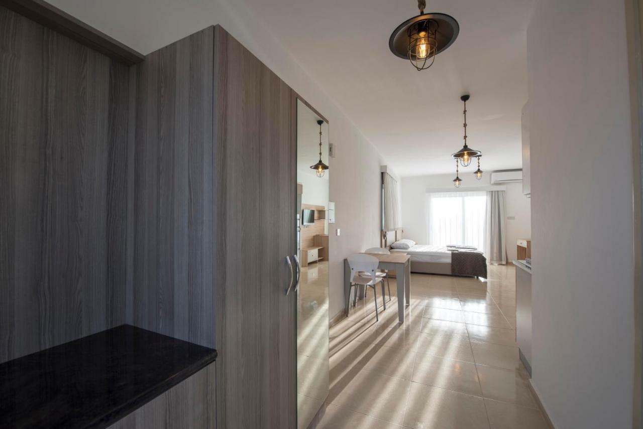 Deniz Airport Suites Nicosia Kültér fotó