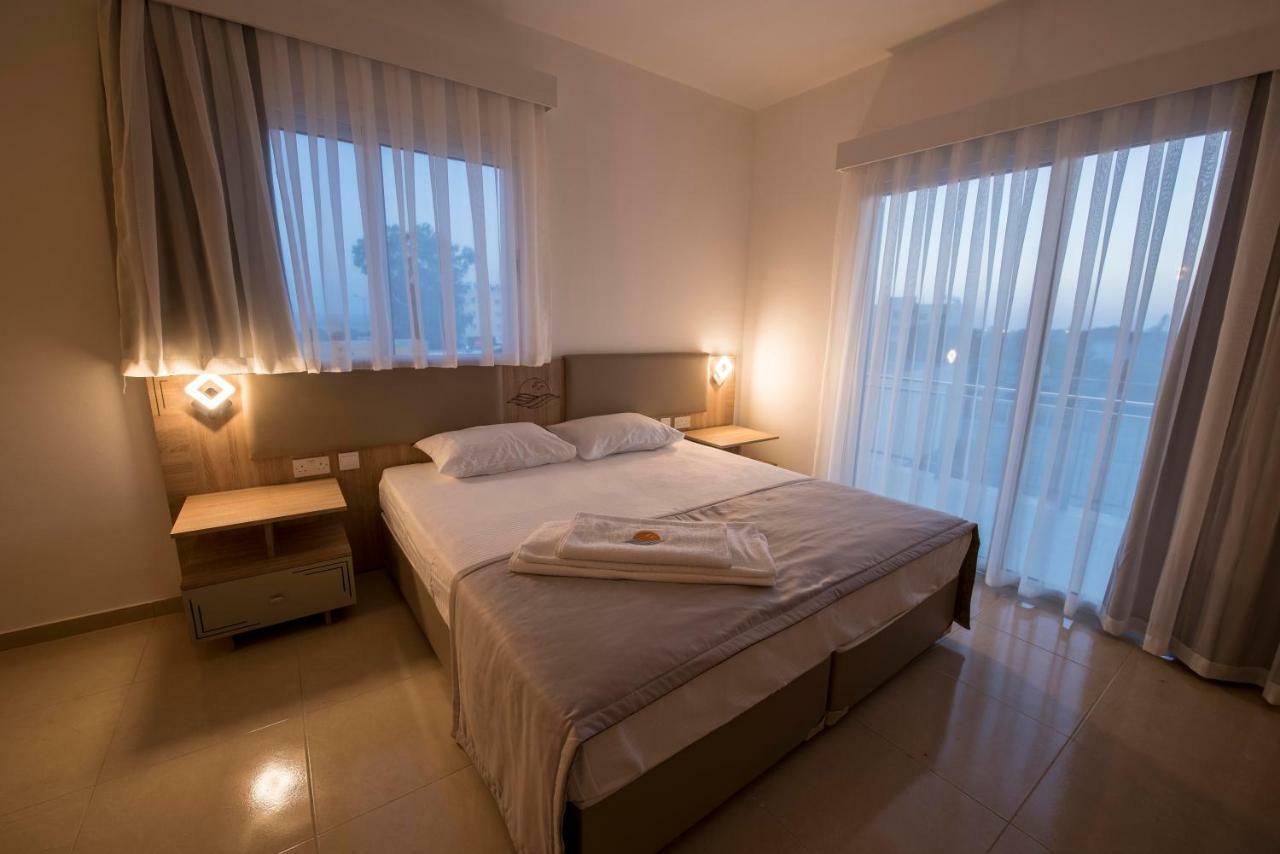 Deniz Airport Suites Nicosia Kültér fotó