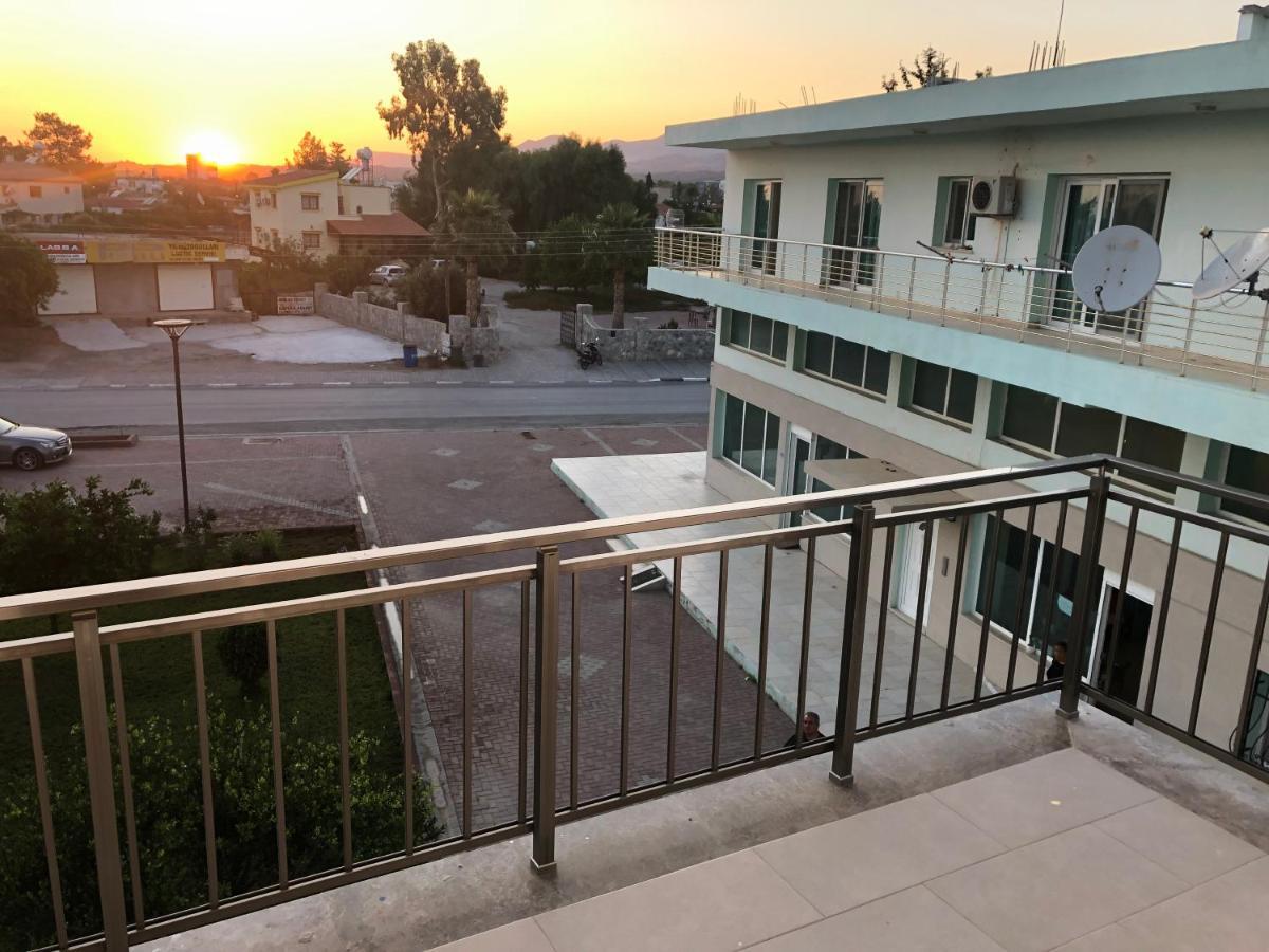 Deniz Airport Suites Nicosia Kültér fotó